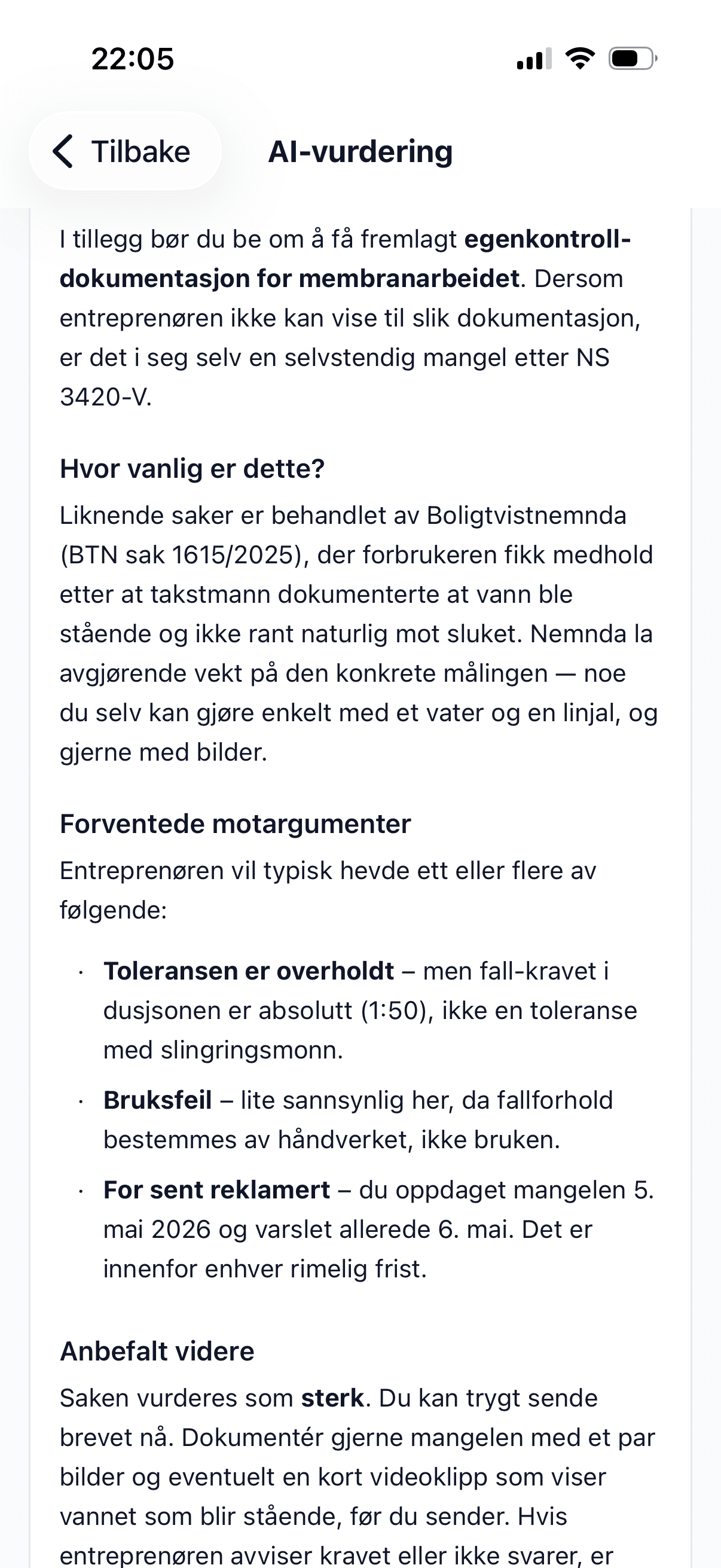 Skjermbilde av detaljert AI-vurdering i Medhold — viser 'Hvor vanlig er dette?' med BTN-praksis-referanse, 'Forventede motargumenter' fra entreprenør og 'Anbefalt videre' med konkret handlingsforslag og fristvurdering